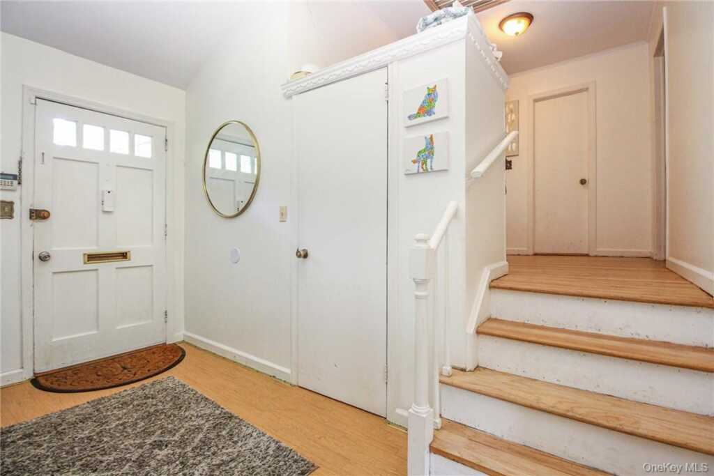 238 Rosehill Avenue, New Rochelle, NY 10804 - Photo 2 of 21