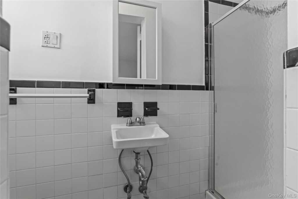 240 Martine Avenue, Unit #4G, White Plains, NY 10601 - Photo 16 of 21