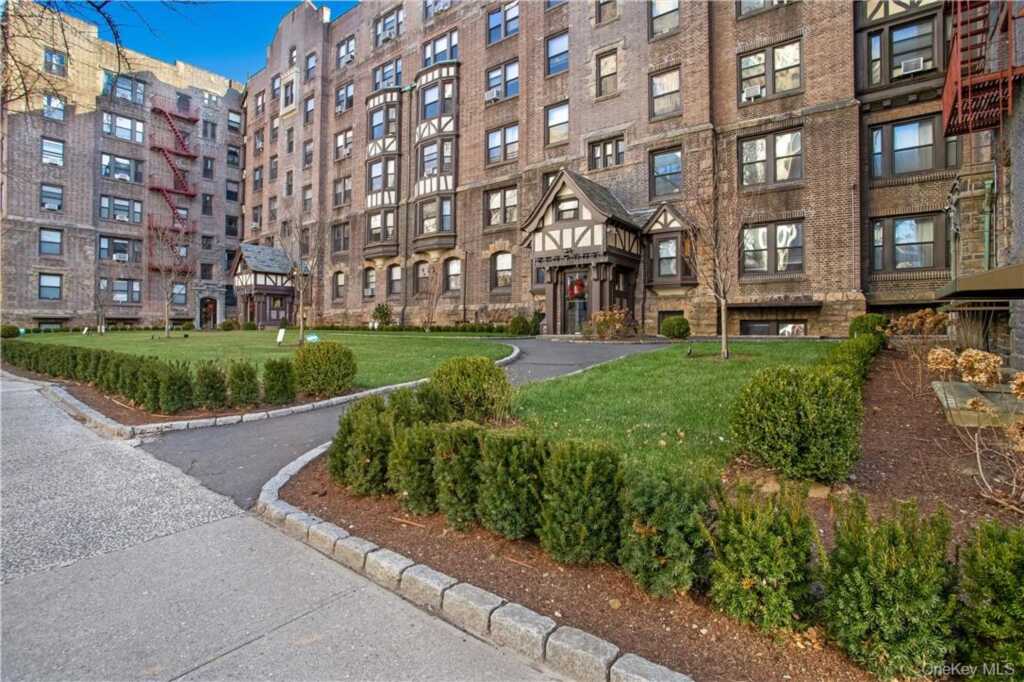 240 Martine Avenue, Unit #4G, White Plains, NY 10601 - Photo 19 of 21