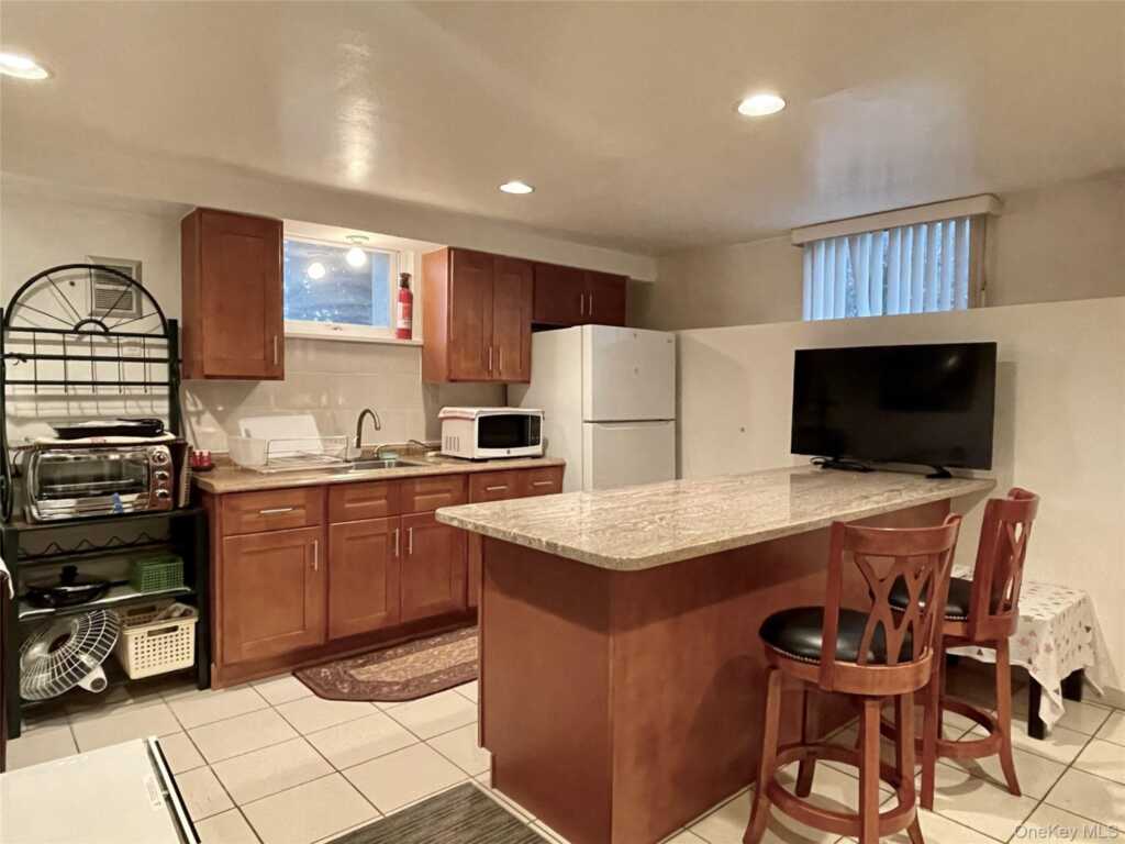 169 Old Mamaroneck Avenue, Unit #B1, White Plains, NY 10605