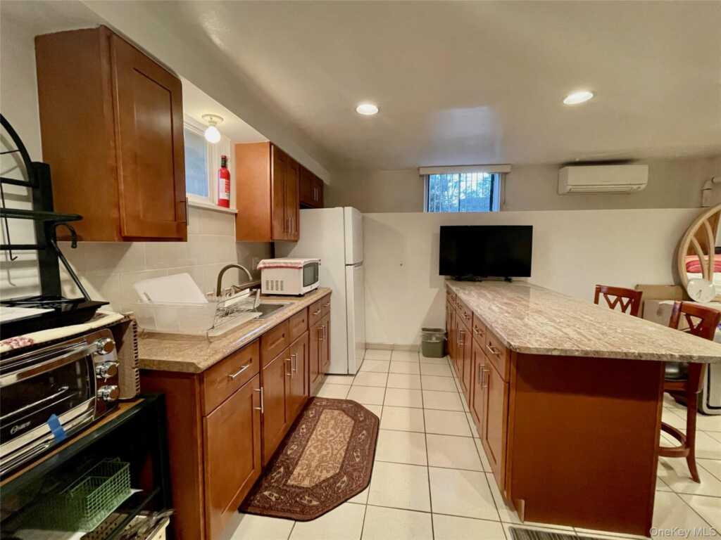169 Old Mamaroneck Avenue, Unit #B1, White Plains, NY 10605 - Photo 2 of 11