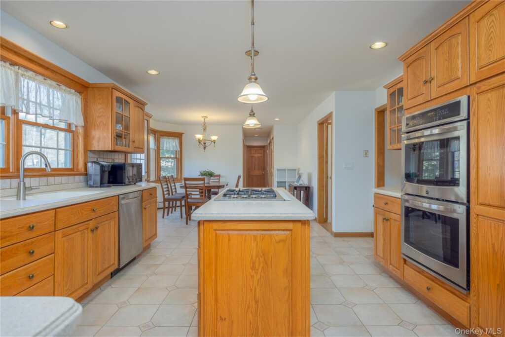 4 Cristin Court, Stony Point, NY 10980 - Photo 10 of 28