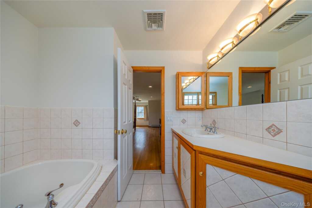 4 Cristin Court, Stony Point, NY 10980 - Photo 19 of 28