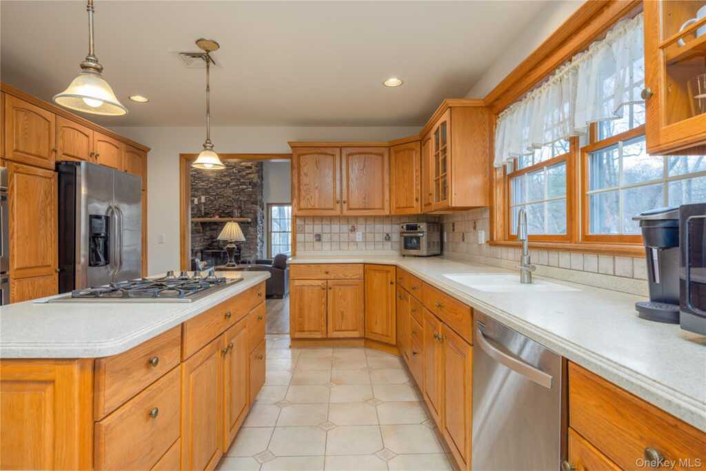 4 Cristin Court, Stony Point, NY 10980 - Photo 9 of 28