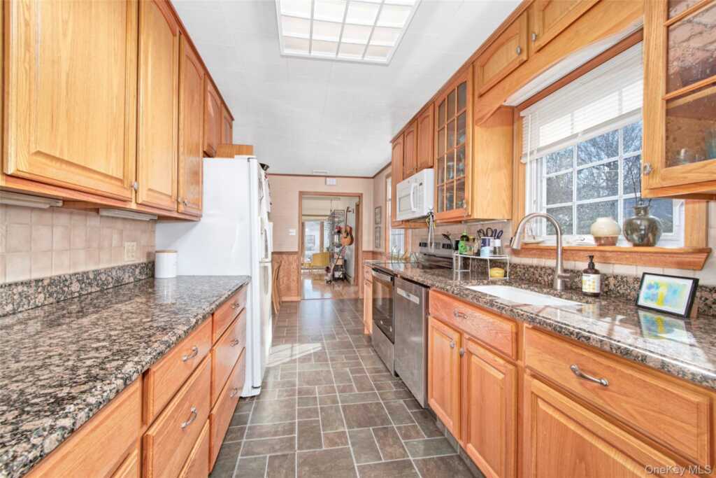 22 Ridgeland Terrace, Rye, NY 10580 - Photo 17 of 19