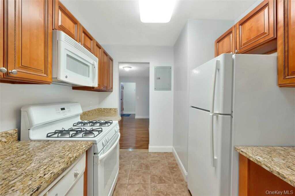 504 Pelham Road, New Rochelle, NY 10805 - Photo 11 of 26