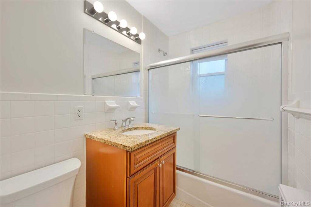 504 Pelham Road, New Rochelle, NY 10805 - Photo 18 of 26