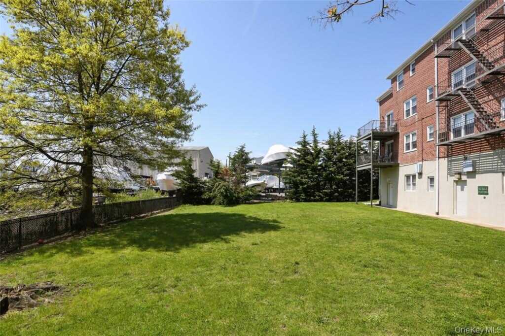 504 Pelham Road, New Rochelle, NY 10805 - Photo 19 of 26