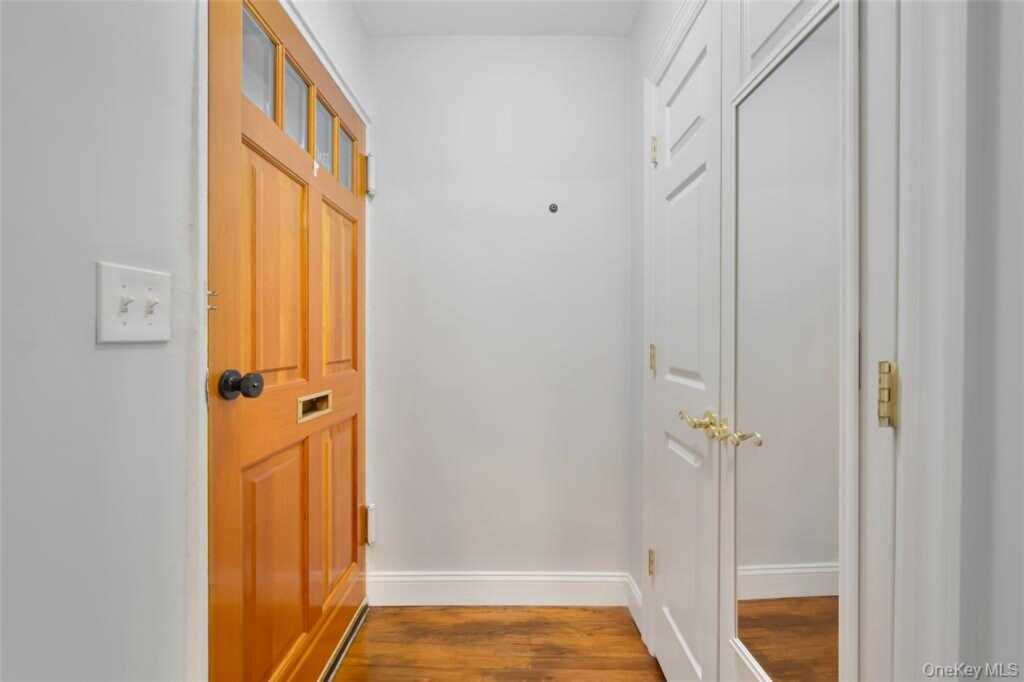 504 Pelham Road, New Rochelle, NY 10805 - Photo 3 of 26