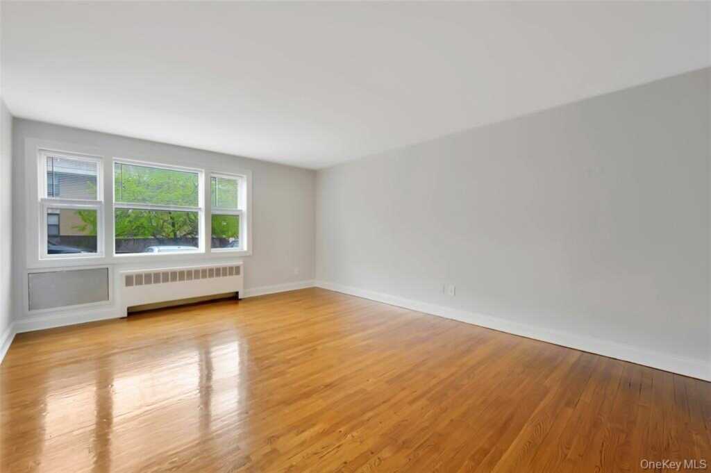 504 Pelham Road, New Rochelle, NY 10805 - Photo 4 of 26