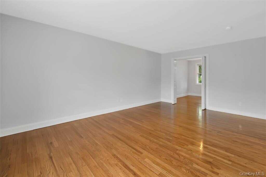504 Pelham Road, New Rochelle, NY 10805 - Photo 5 of 26