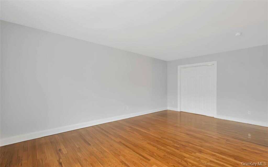 504 Pelham Road, New Rochelle, NY 10805 - Photo 6 of 26