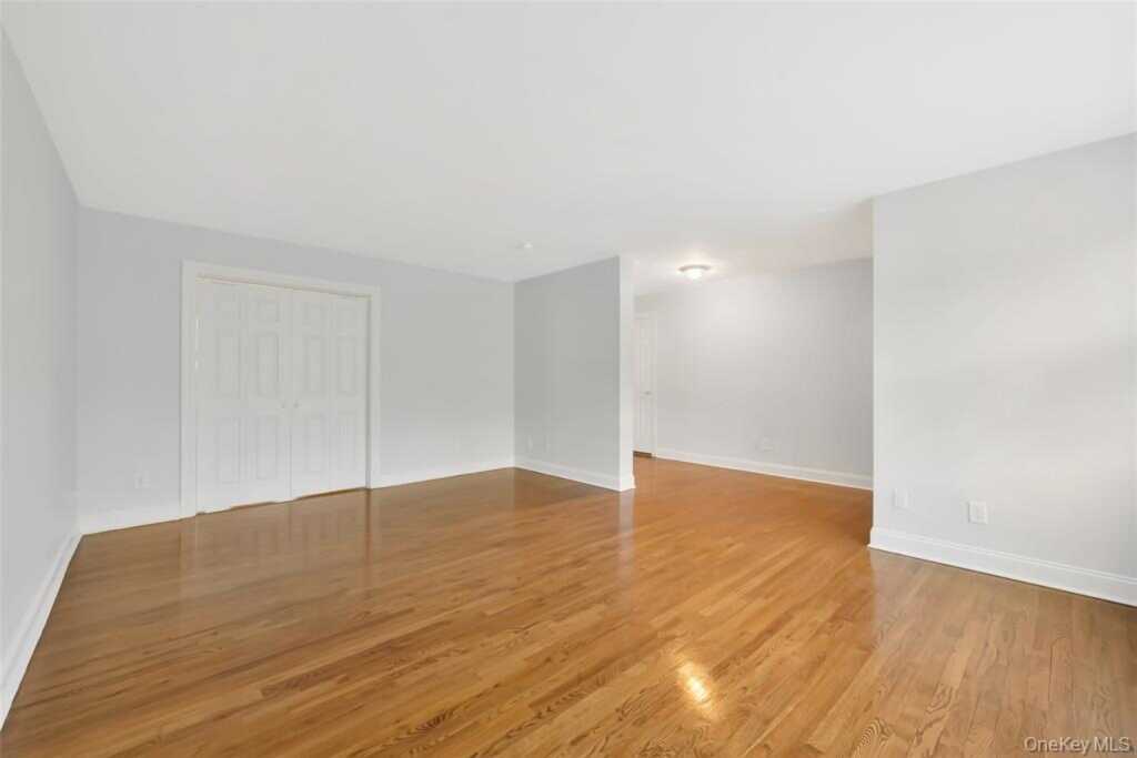 504 Pelham Road, New Rochelle, NY 10805 - Photo 7 of 26