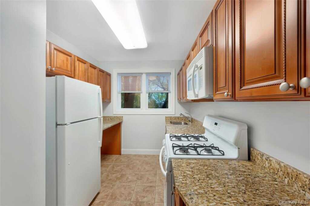 504 Pelham Road, New Rochelle, NY 10805 - Photo 9 of 26