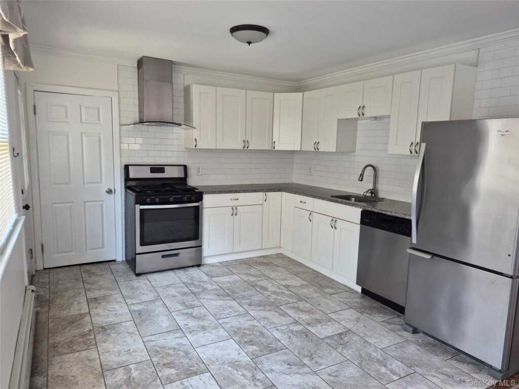 27 Oakwood Drive, Nyack, NY 10960