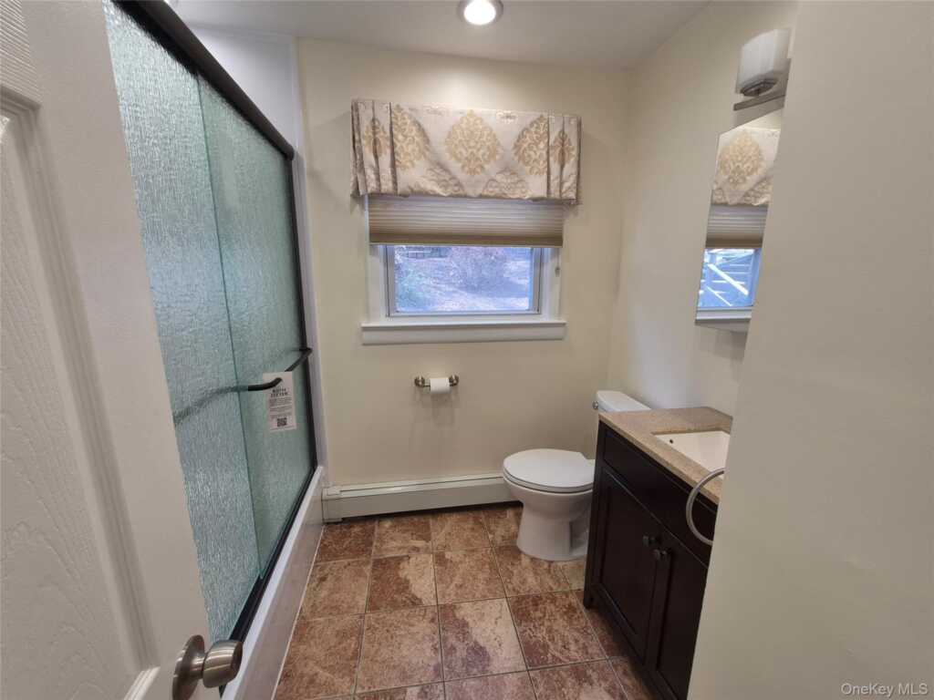 27 Oakwood Drive, Nyack, NY 10960 - Photo 11 of 20