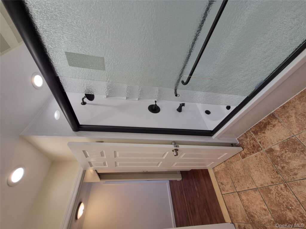 27 Oakwood Drive, Nyack, NY 10960 - Photo 12 of 20