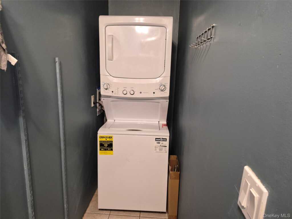 27 Oakwood Drive, Nyack, NY 10960 - Photo 19 of 20