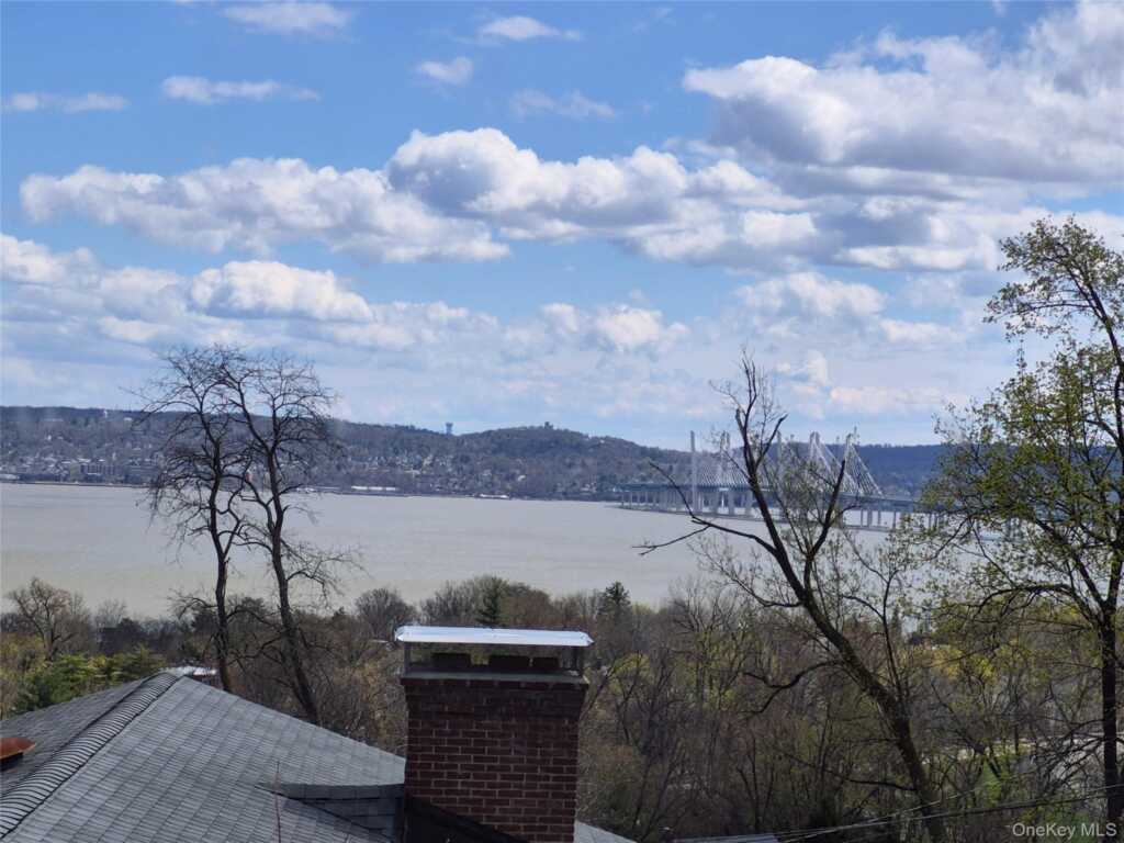 27 Oakwood Drive, Nyack, NY 10960 - Photo 2 of 20