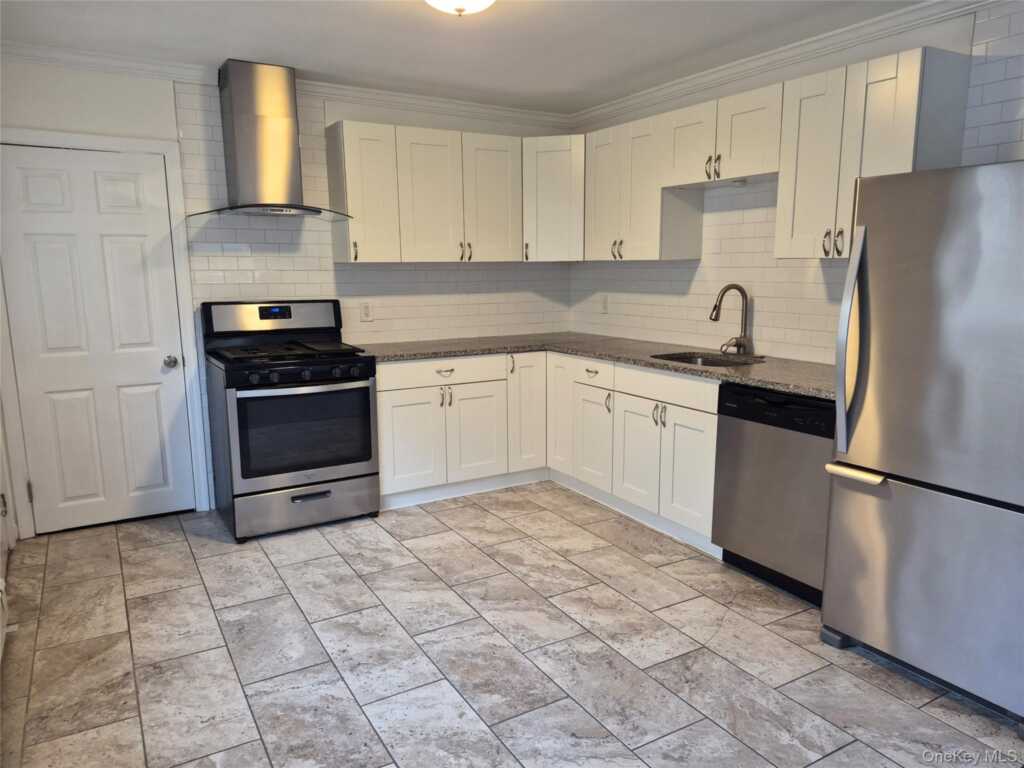 27 Oakwood Drive, Nyack, NY 10960 - Photo 3 of 20