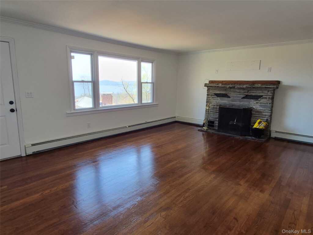 27 Oakwood Drive, Nyack, NY 10960 - Photo 4 of 20