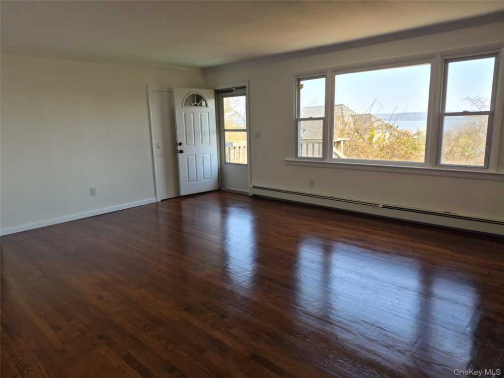 27 Oakwood Drive, Nyack, NY 10960 - Photo 8 of 20