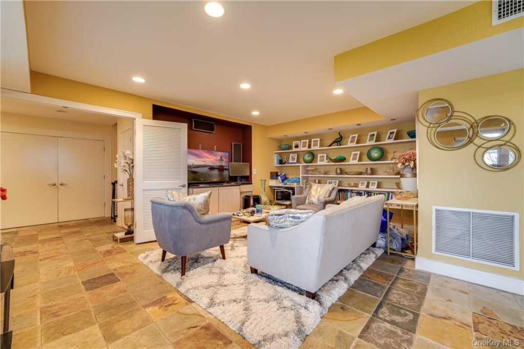 910 Route 9w, Nyack, NY 10960 - Photo 11 of 36