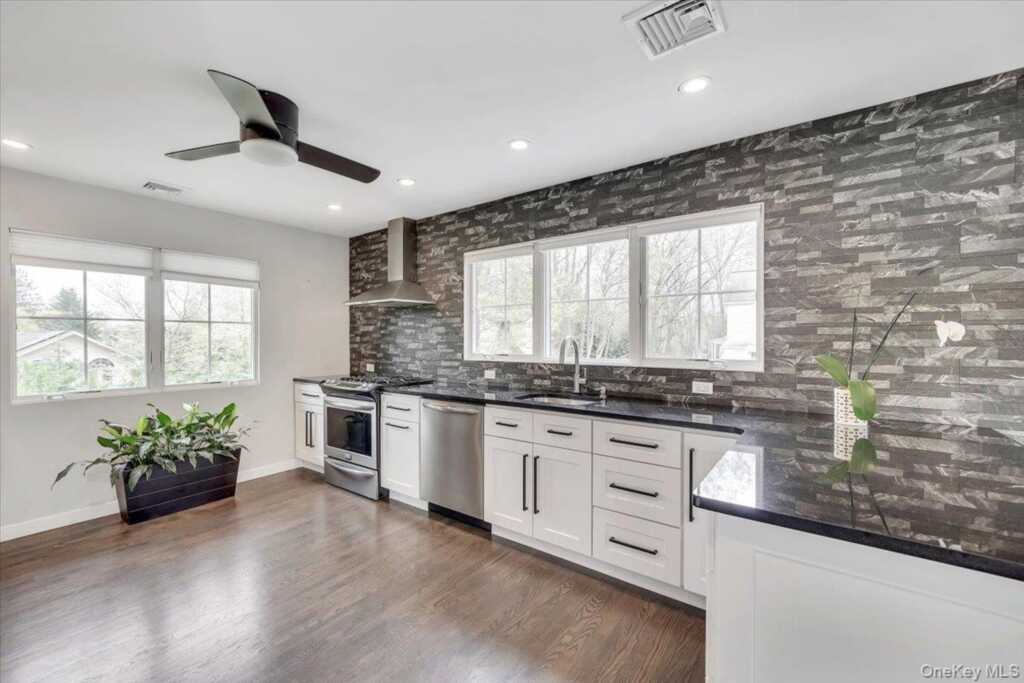 10 Sandhage Drive, Pearl River, NY 10965 - Photo 14 of 49