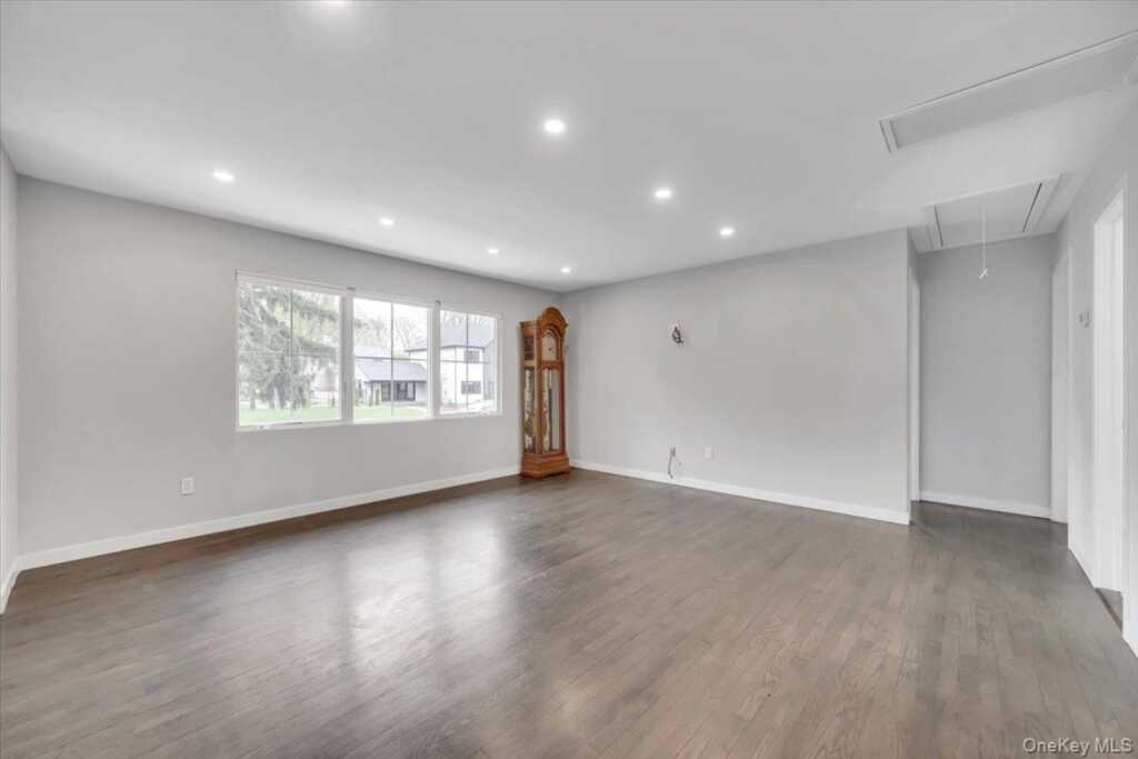 10 Sandhage Drive, Pearl River, NY 10965 - Photo 19 of 49