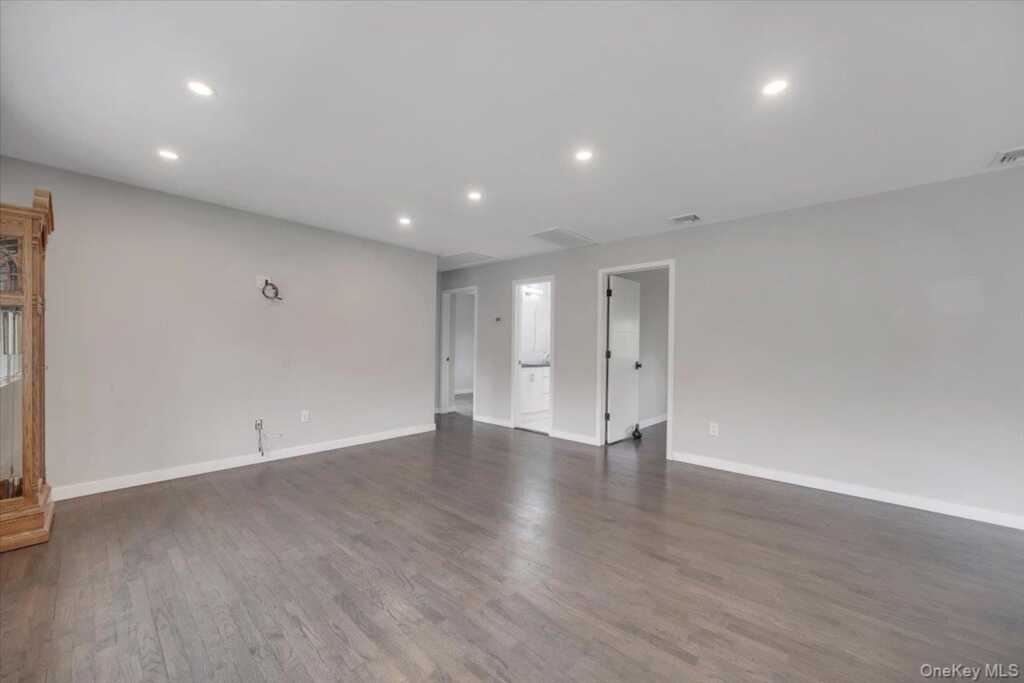 10 Sandhage Drive, Pearl River, NY 10965 - Photo 20 of 49