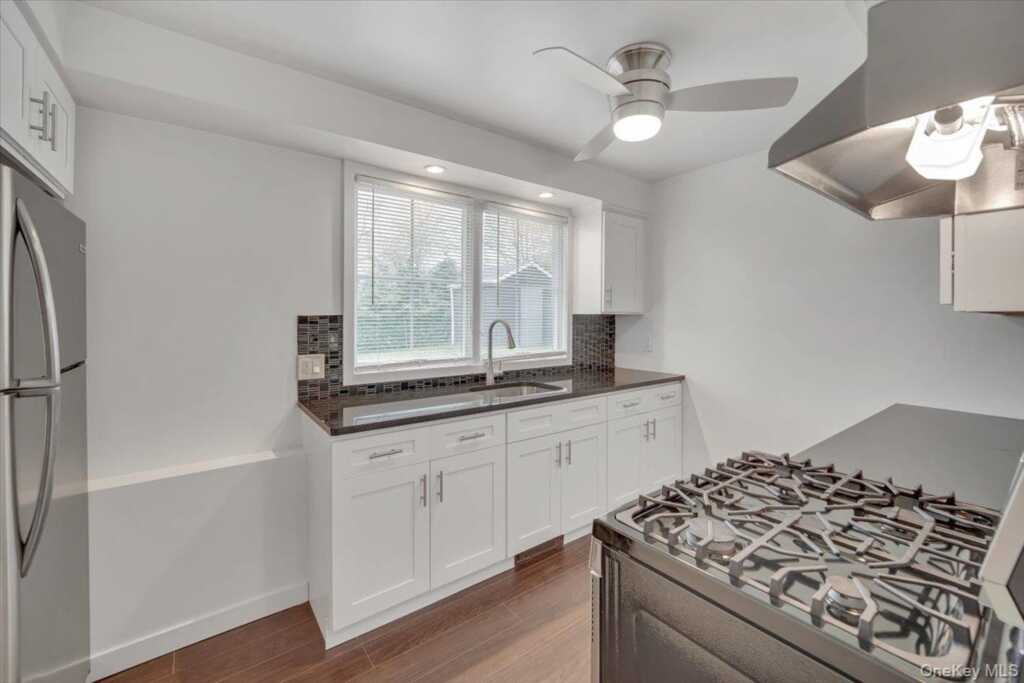 10 Sandhage Drive, Pearl River, NY 10965 - Photo 30 of 49