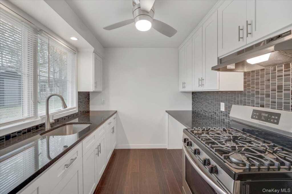 10 Sandhage Drive, Pearl River, NY 10965 - Photo 31 of 49