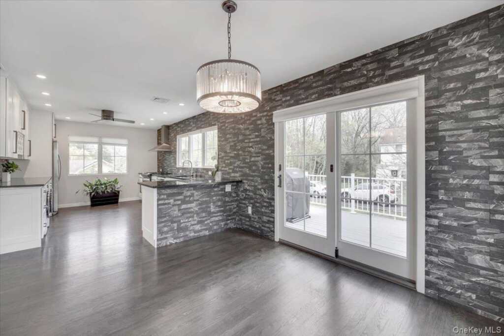 10 Sandhage Drive, Pearl River, NY 10965 - Photo 8 of 49