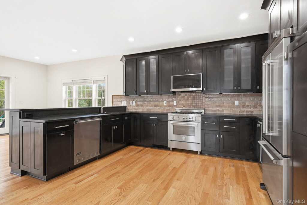 228 Central Avenue, Rye, NY 10580 - Photo 10 of 27