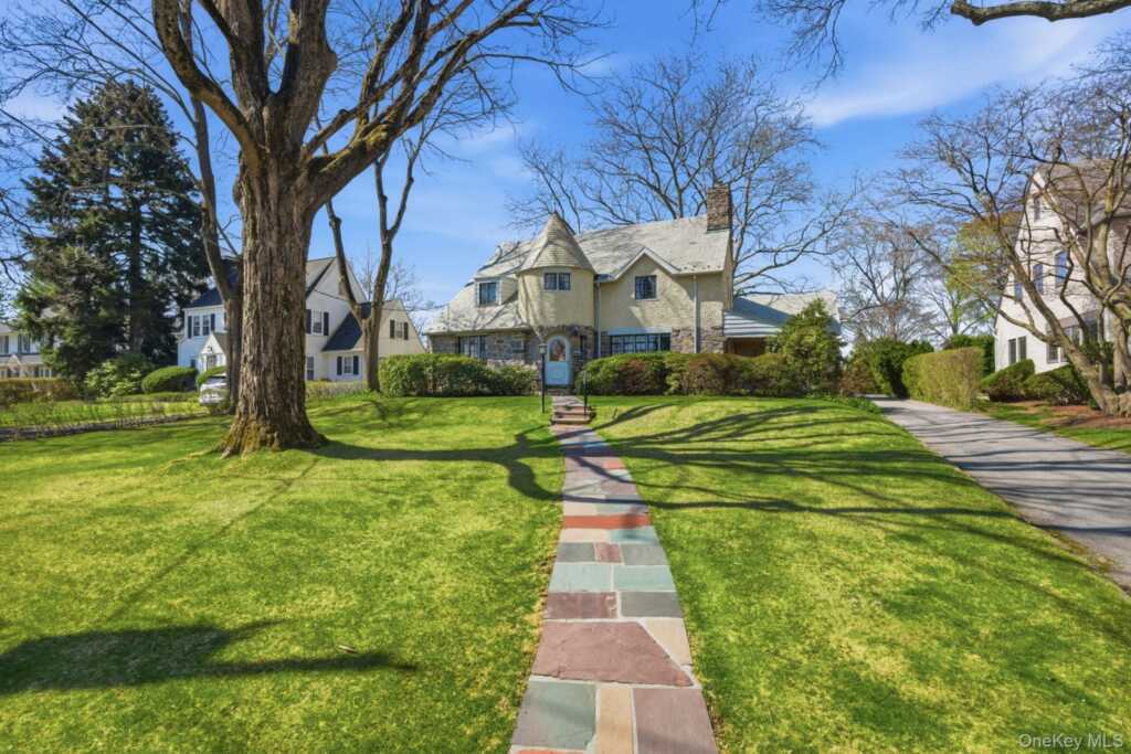 5 Seymour Place, White Plains, NY 10605 - Photo 2 of 23