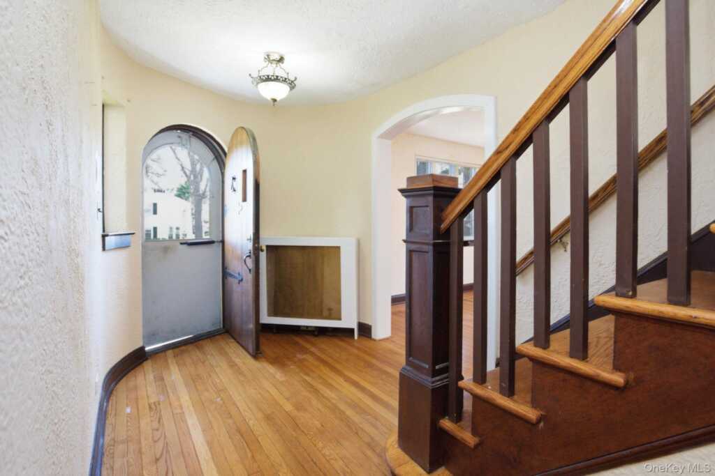 5 Seymour Place, White Plains, NY 10605 - Photo 3 of 23
