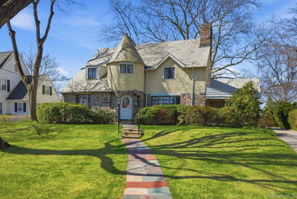 5 Seymour Place, White Plains, NY 10605 - Photo 3 of 33