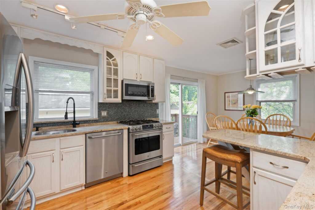 16 Van Orden Avenue, Suffern, NY 10901 - Photo 10 of 30