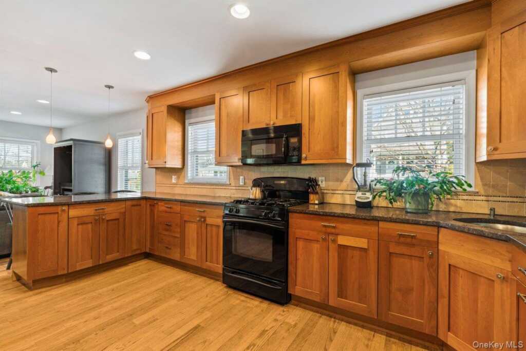 314 Hunter Street, Rye, NY 10543 - Photo 13 of 36