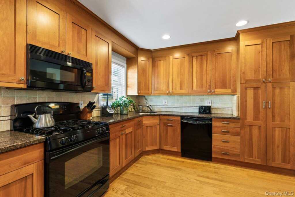 314 Hunter Street, Rye, NY 10543 - Photo 16 of 36