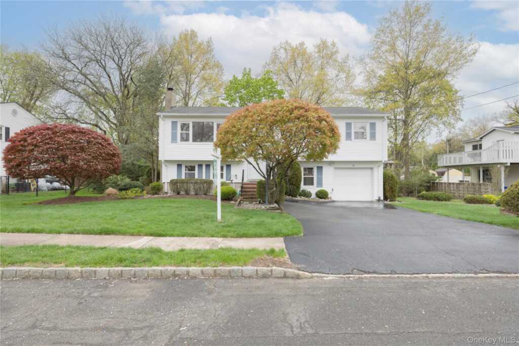 54 Meyer Oval, Pearl River, NY 10965