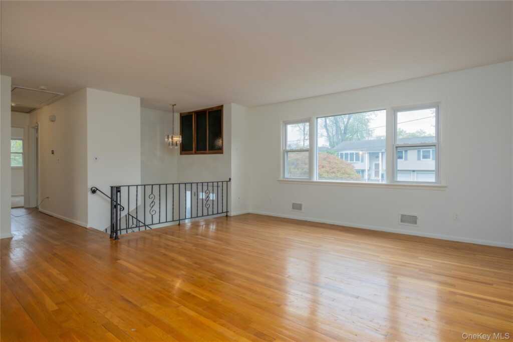 54 Meyer Oval, Pearl River, NY 10965 - Photo 12 of 32