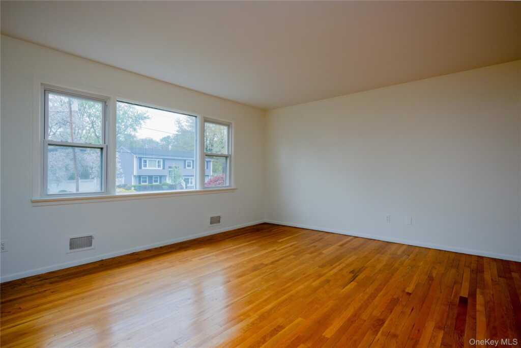 54 Meyer Oval, Pearl River, NY 10965 - Photo 13 of 32