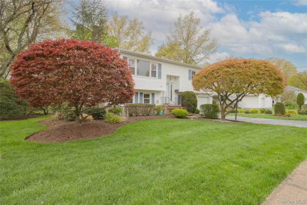 54 Meyer Oval, Pearl River, NY 10965 - Photo 2 of 32