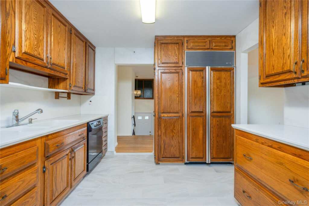 54 Meyer Oval, Pearl River, NY 10965 - Photo 21 of 32