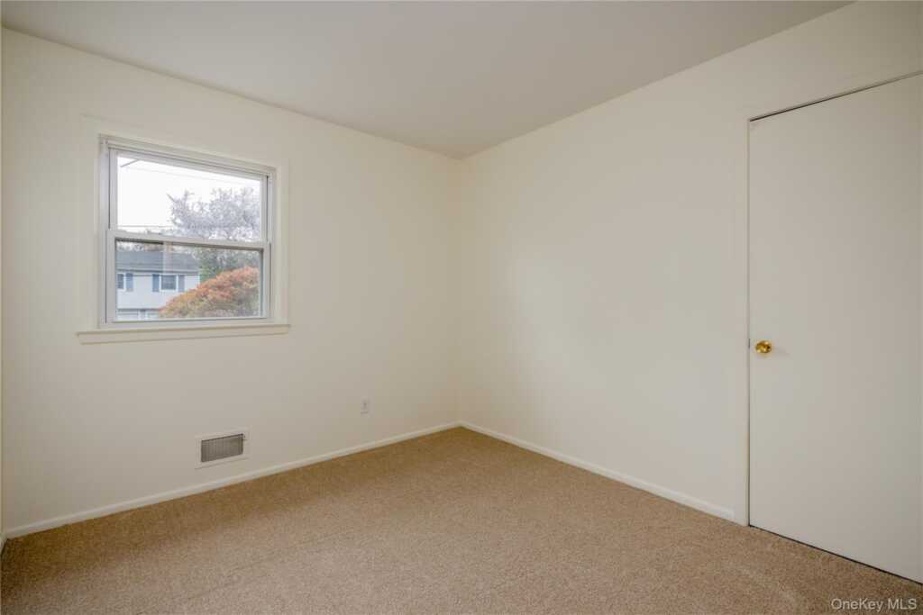 54 Meyer Oval, Pearl River, NY 10965 - Photo 22 of 32