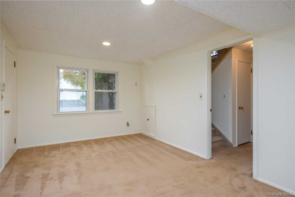 54 Meyer Oval, Pearl River, NY 10965 - Photo 27 of 32