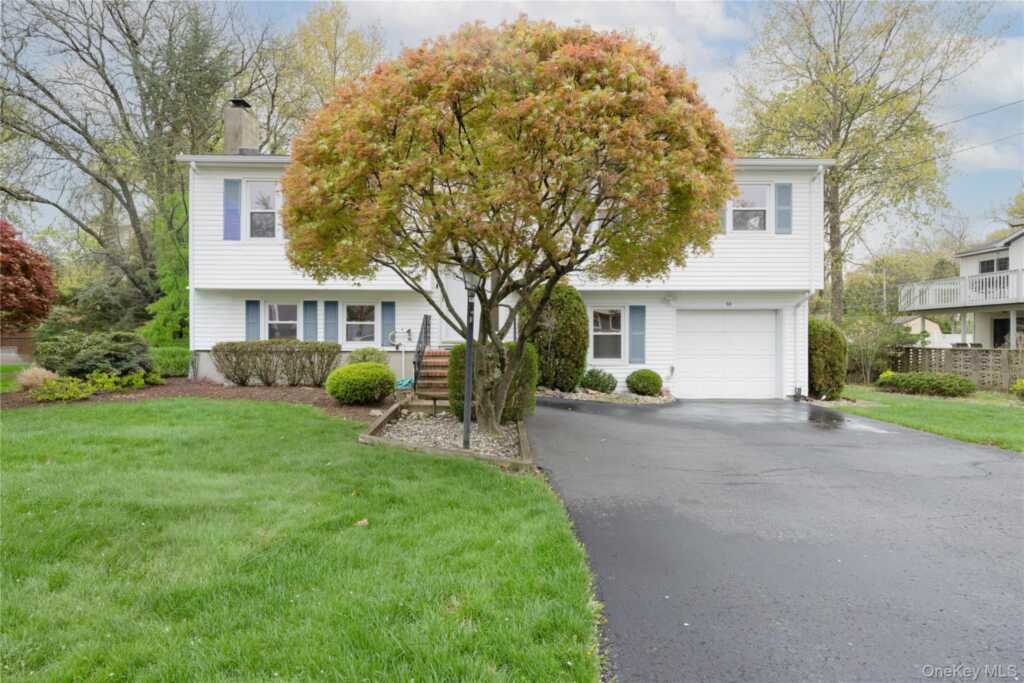 54 Meyer Oval, Pearl River, NY 10965 - Photo 4 of 32