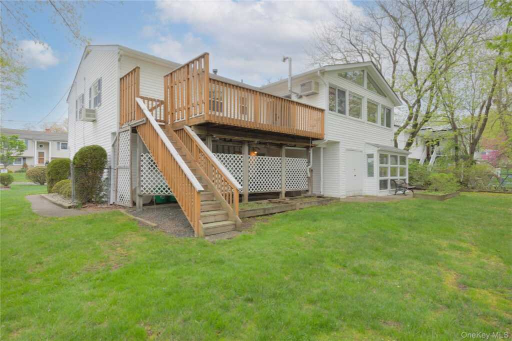 54 Meyer Oval, Pearl River, NY 10965 - Photo 5 of 32