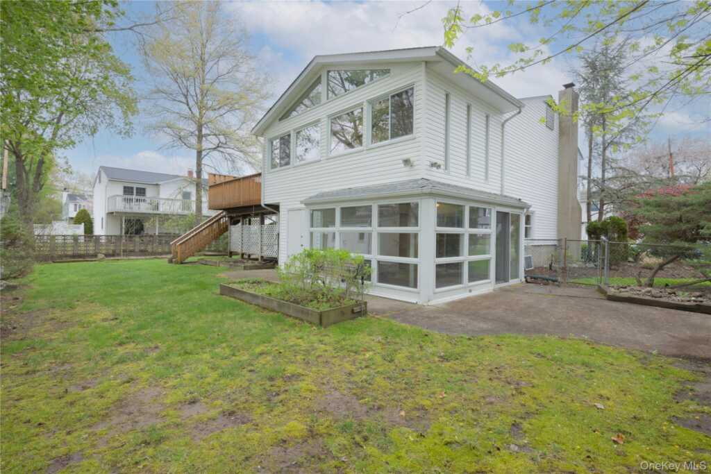 54 Meyer Oval, Pearl River, NY 10965 - Photo 7 of 32